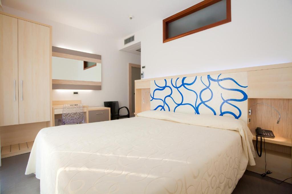 Hotel Savoy Caorle Oda fotoğraf